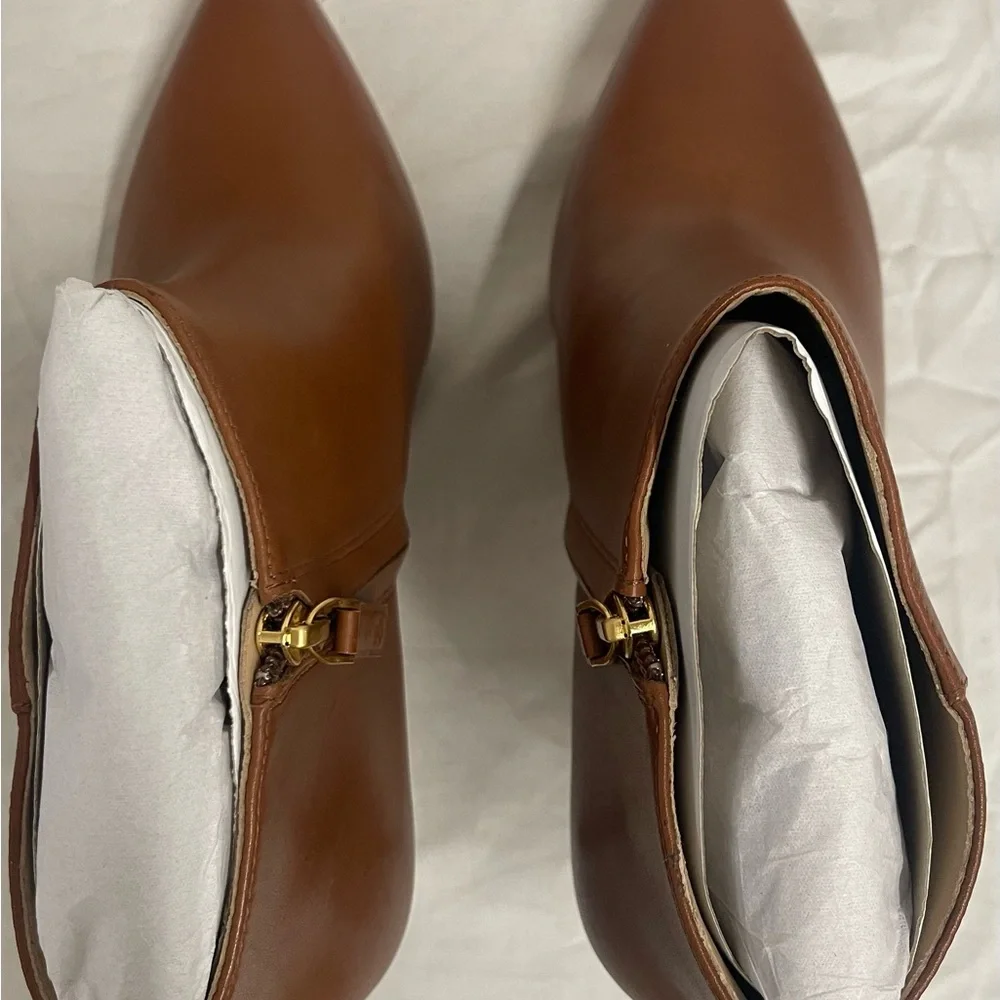 Stylish Ralph Lauren Tan brown Leather Ankle Booties size 10B
.R14 - Picture 3 of 8